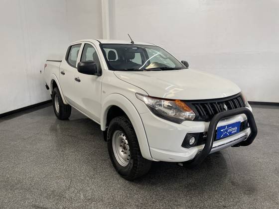 MITSUBISHI L200 TRITON 2.4 16V TURBO DIESEL GL CD 4X4 MANUAL MITSUBISHI L200 TRITON 2.4 16V TURBO DIESEL GL CD 4X4 MANUAL